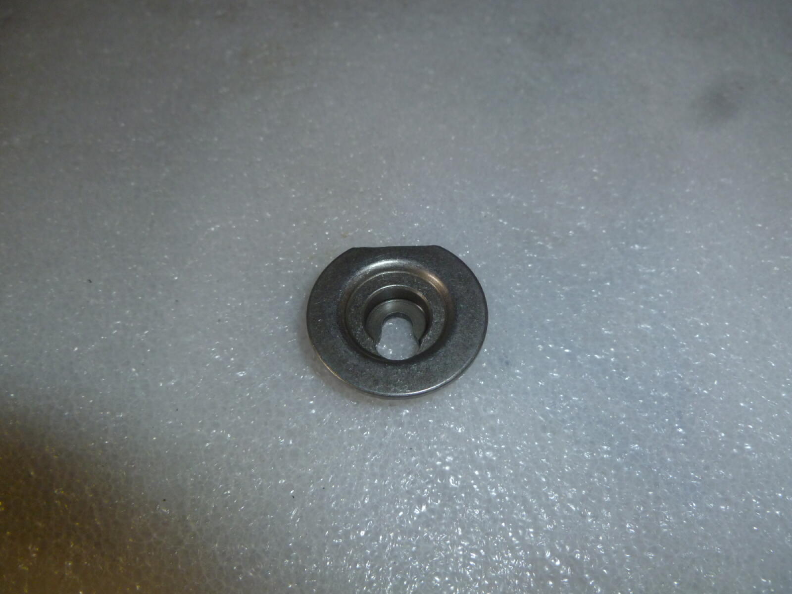 Тарелка верхняя пружины выпускного клапана  SGG 7500(..),SC192FB Sc / Retainer, exhaust valve spring (14446-E88F-0000)