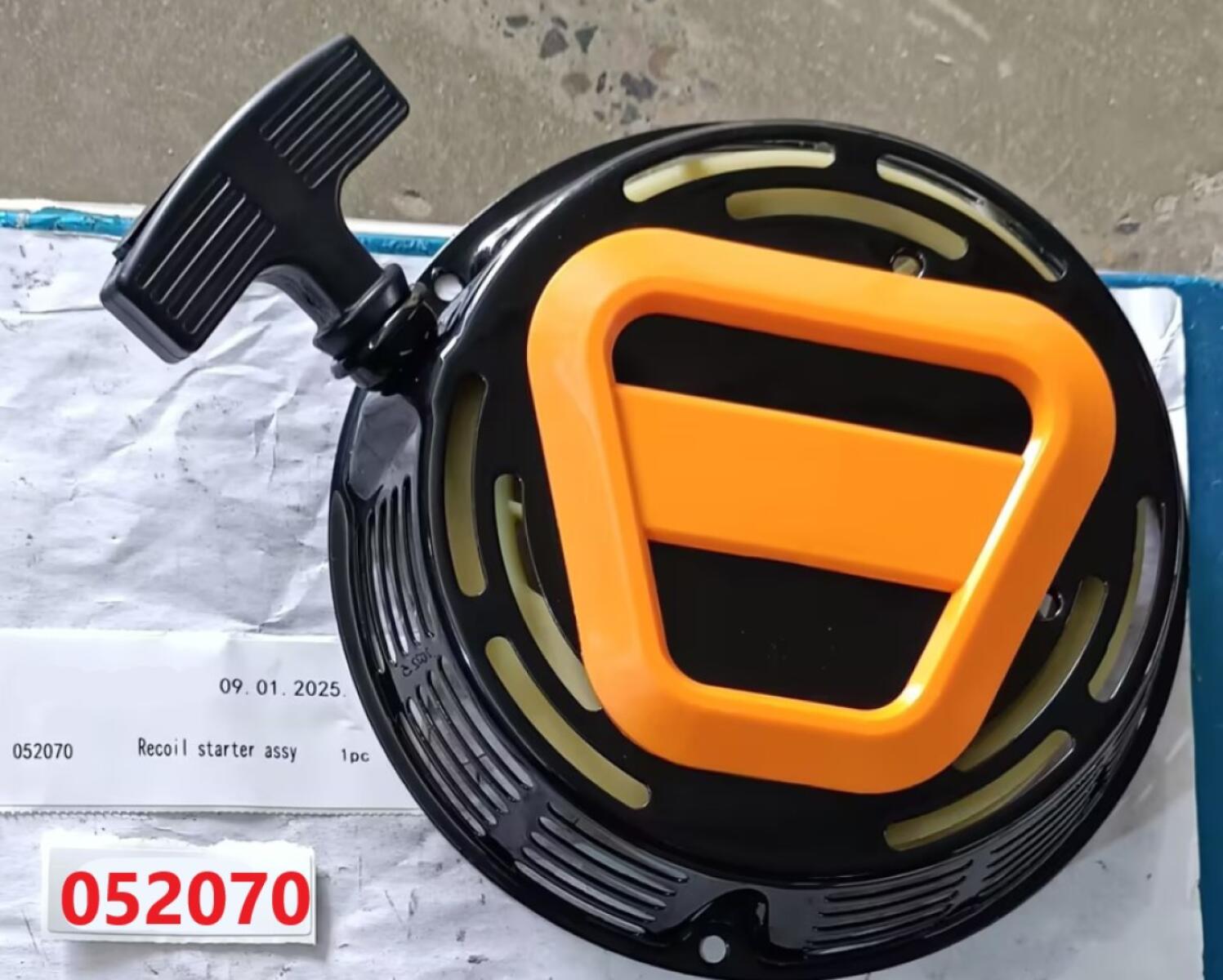 Стартер ручной в сборе SGG 7000(..)-7500(..),192FD,KP460E Lf / Recoil starter assy (23100) Стартер ручной в сборе SGG 7000(..)-7500(..),192FD,KP460E Lf / Recoil starter assy (23100)