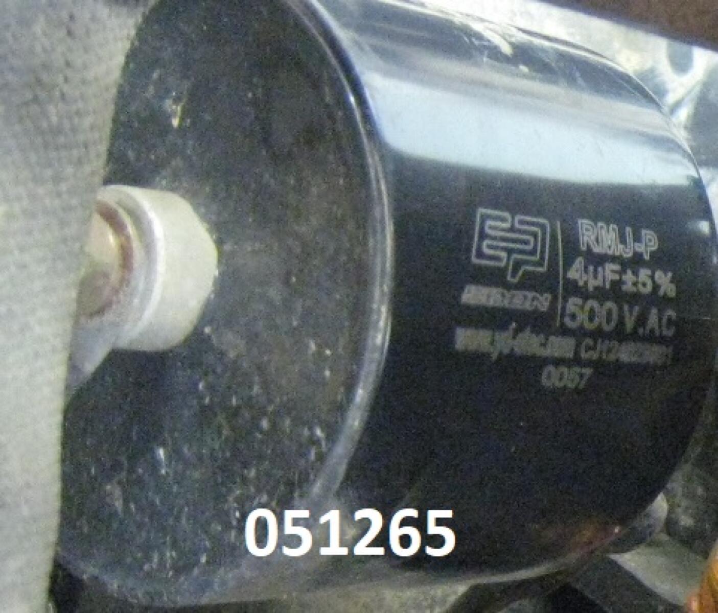 Capacitor 4uF 500V AC (31005-00217-00) Capacitor 4uF 500V AC (31005-00217-00)