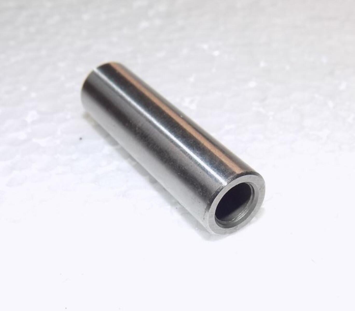 Палец поршня двигателя 1E44F/Piston pin TSS-GJH95 (№1-23 JH95A, 1E44F) Палец поршня двигателя 1E44F/Piston pin TSS-GJH95 (№1-23 JH95A, 1E44F)