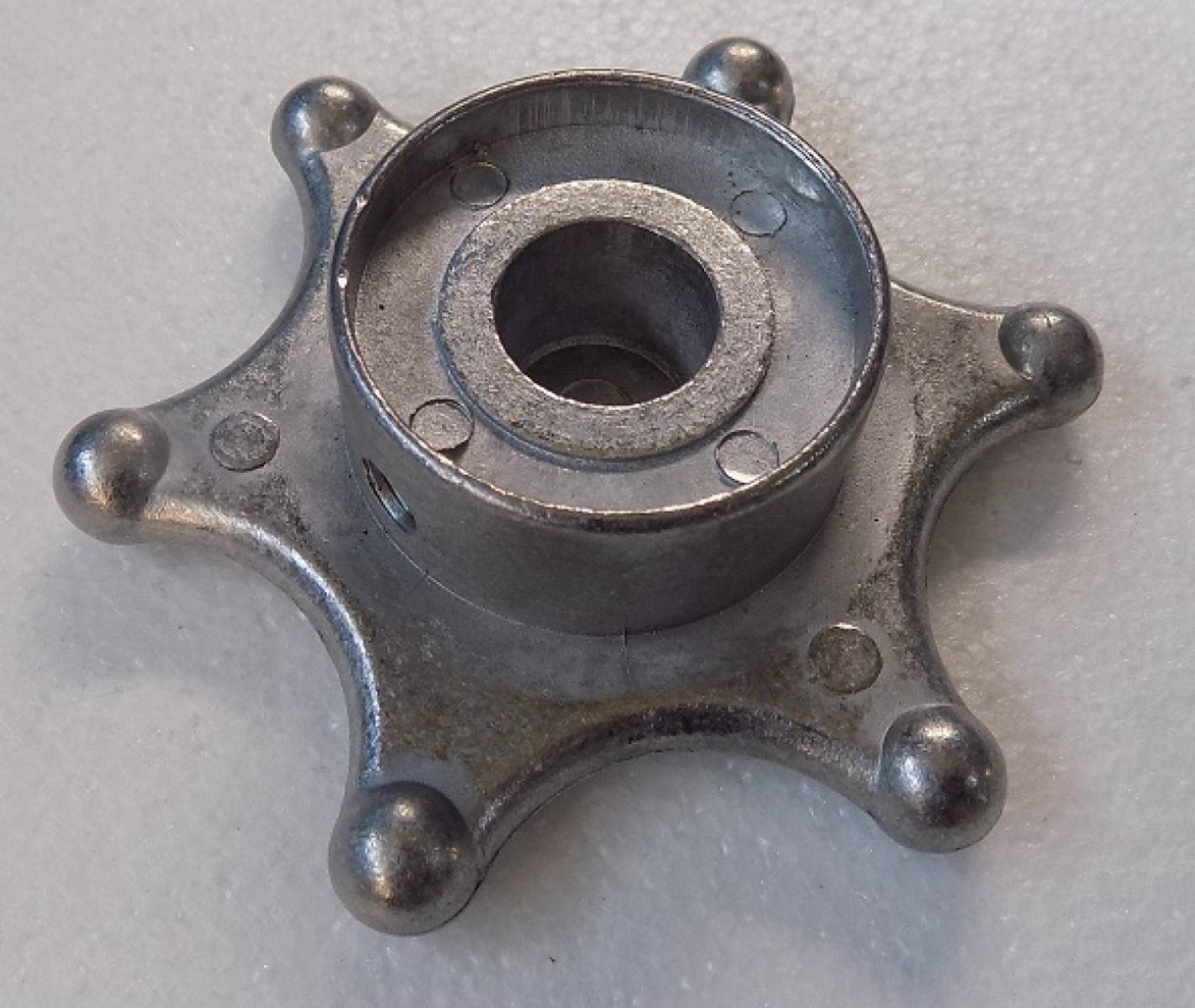 Колесо-барашек регулировки угла наклона лопастей TSS DMR600L/Hand wheel, №1-15 (3140300001) Колесо-барашек регулировки угла наклона лопастей TSS DMR600L/Hand wheel, №1-15 (3140300001)