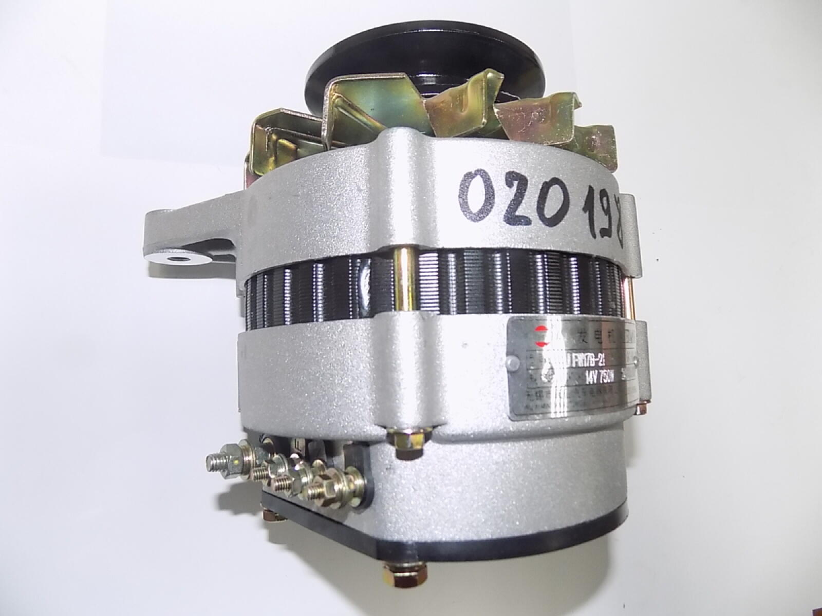 Генератор зарядный TDQ 20 4L (D=90/1B)/Battery charging generator Генератор зарядный TDQ 20 4L (D=90/1B)/Battery charging generator