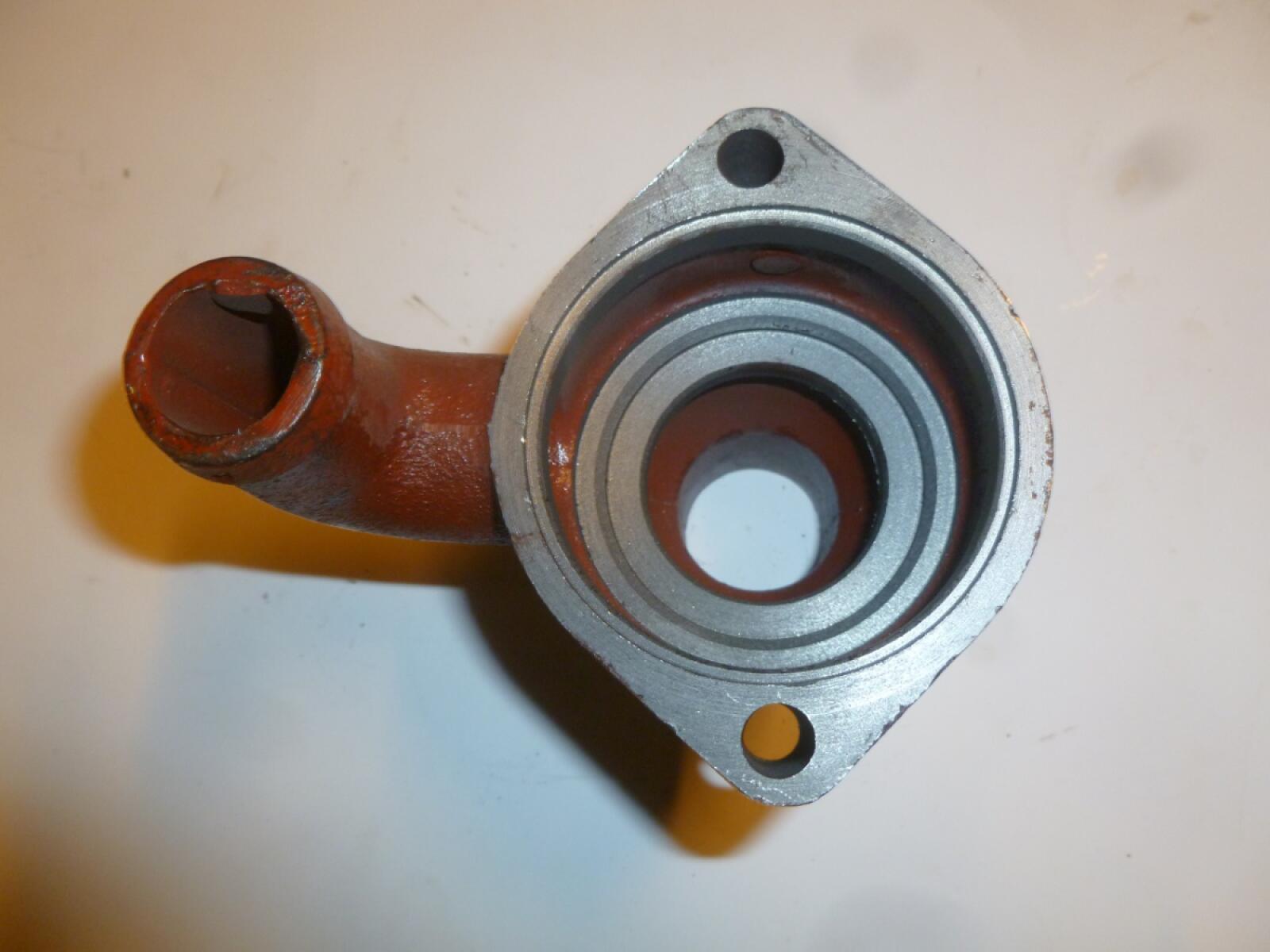 Крышка корпуса термостата Ricardo N4105DS; TDK-N 38 4LT/Front cover, thermostat seat Крышка корпуса термостата Ricardo N4105DS; TDK-N 38 4LT/Front cover, thermostat seat