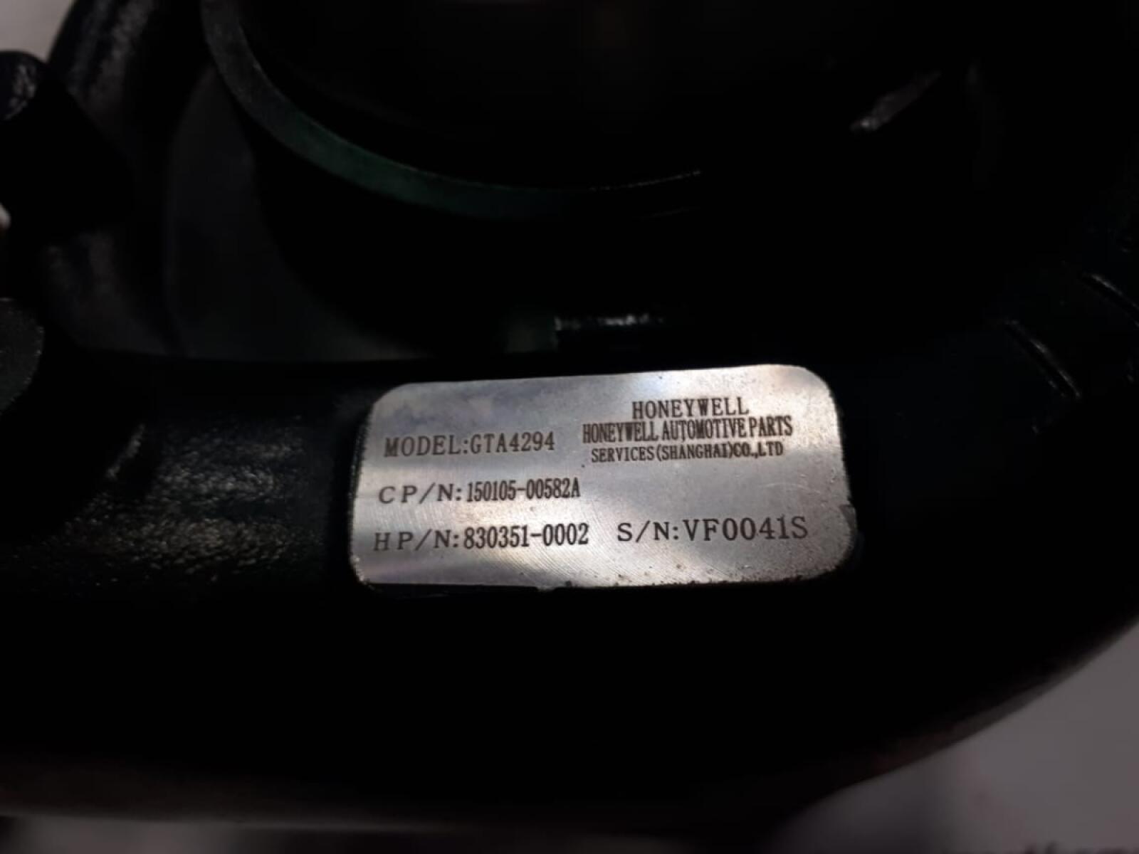 Турбокомпрессор левый DP180LA/Turbocharger, left Турбокомпрессор левый DP180LA/Turbocharger, left