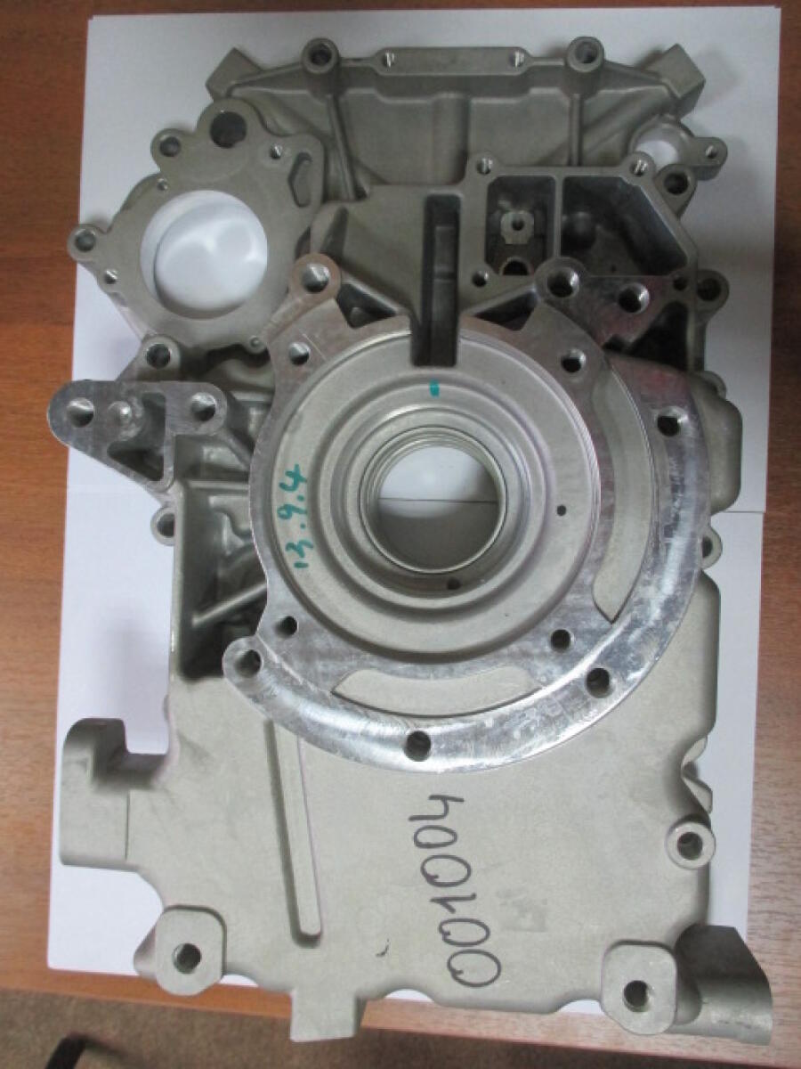 Крышка блока цилиндров KM2V80 / Side cover (KM2V80-01002) Крышка блока цилиндров KM2V80 / Side cover (KM2V80-01002)