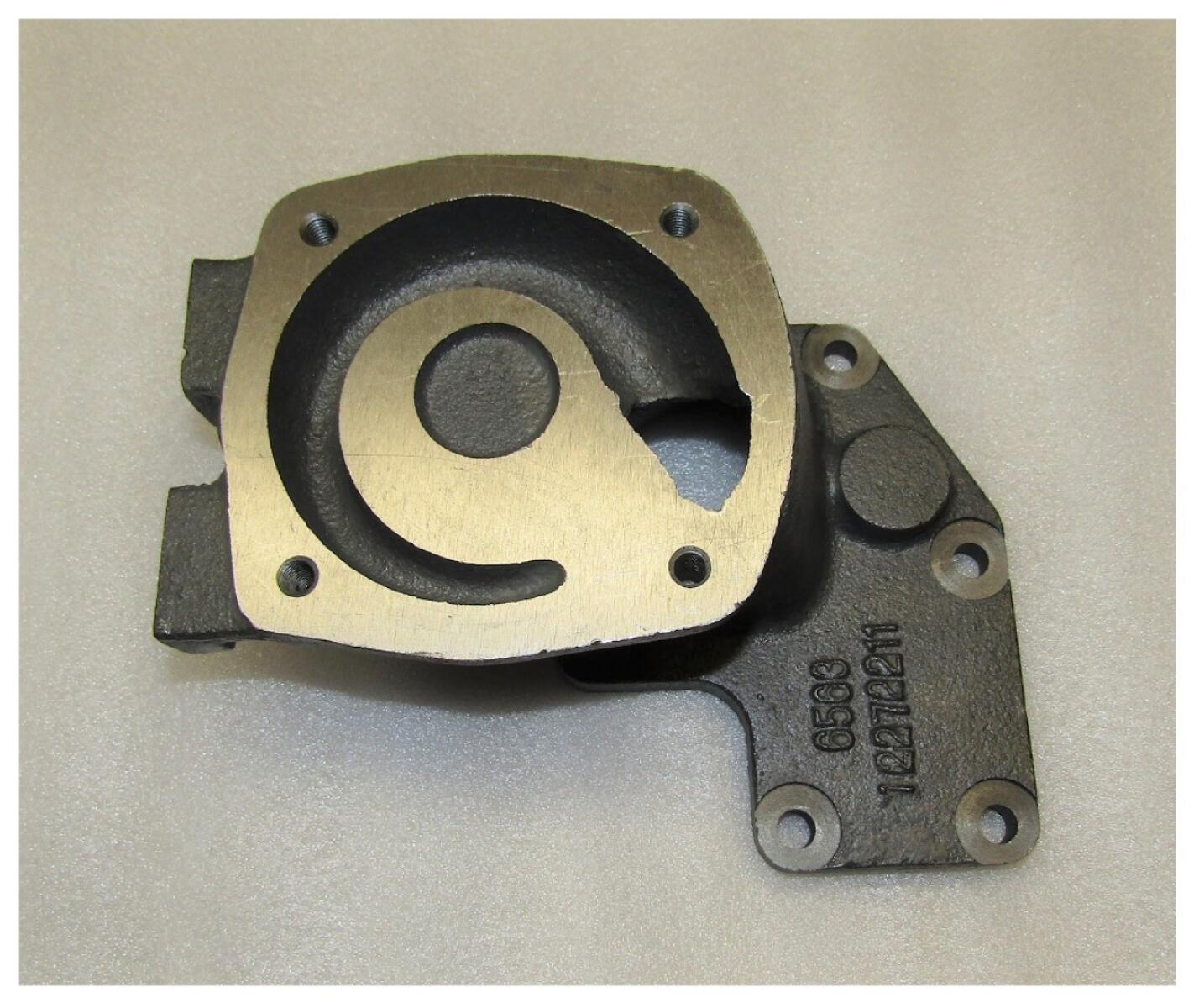 Адаптер насоса водяного Deutz TBD 226B-4D/Adapter (12272211) Адаптер насоса водяного Deutz TBD 226B-4D/Adapter (12272211)